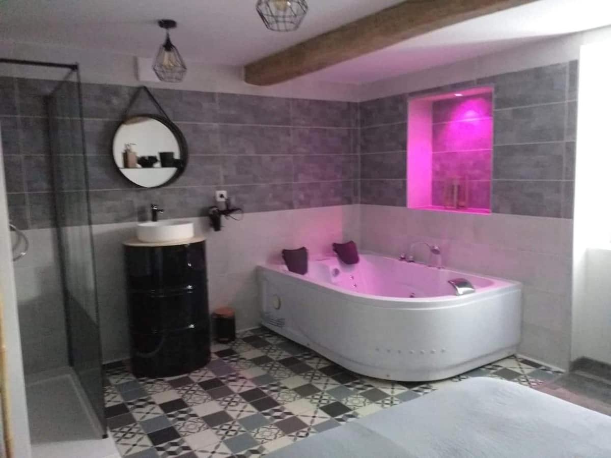 Nuit Romantique Saint-Christophe-en-Brionnais ภายนอก รูปภาพ
