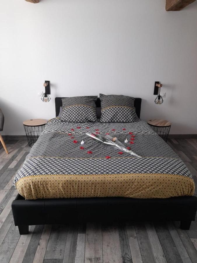 Nuit Romantique Saint-Christophe-en-Brionnais ภายนอก รูปภาพ